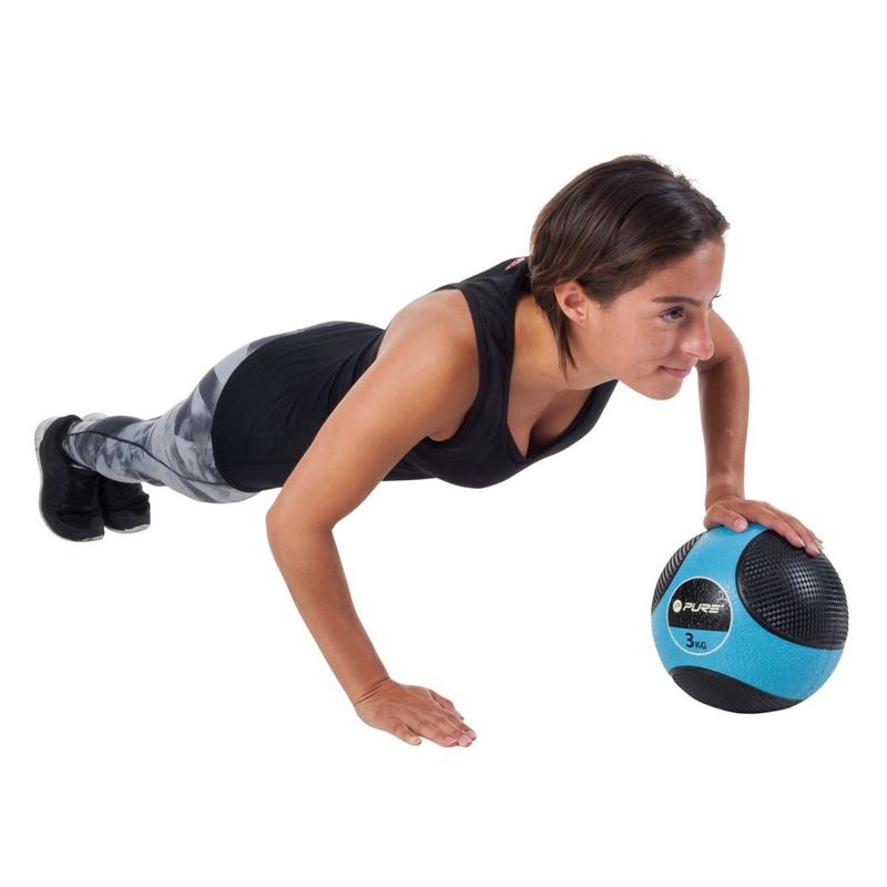 Sport si Outdoor - Fitness - Accesorii fitness - Mingi de fitness - Minge medicinala 3 kg Pure 2 Improve – Albastru/Negru, din cauciuc, pentru antrenamente functionale - Infinity.ro