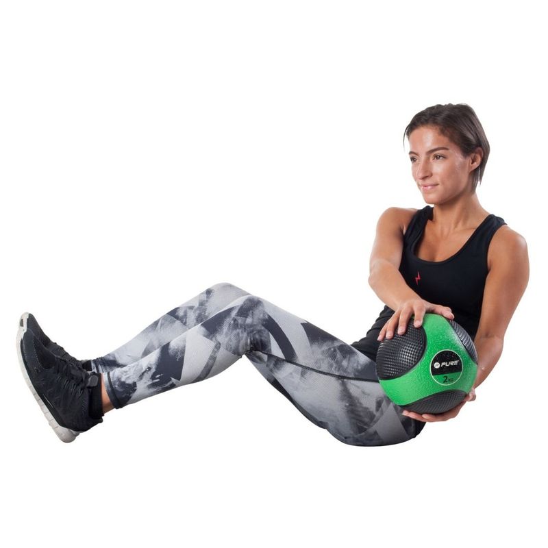 Sport si Outdoor - Fitness - Accesorii fitness - Mingi de fitness - Minge medicinala 2 kg Pure 2 Improve – Verde/Negru, din cauciuc, pentru antrenamente functionale - Infinity.ro