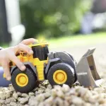 Jucarii, Copii si Bebe - Jucarii si jocuri - Vehicule si jucarii cu telecomanda - Masinute - Excavator Volvo cu sunete si lumini, 23 cm - Infinity.ro