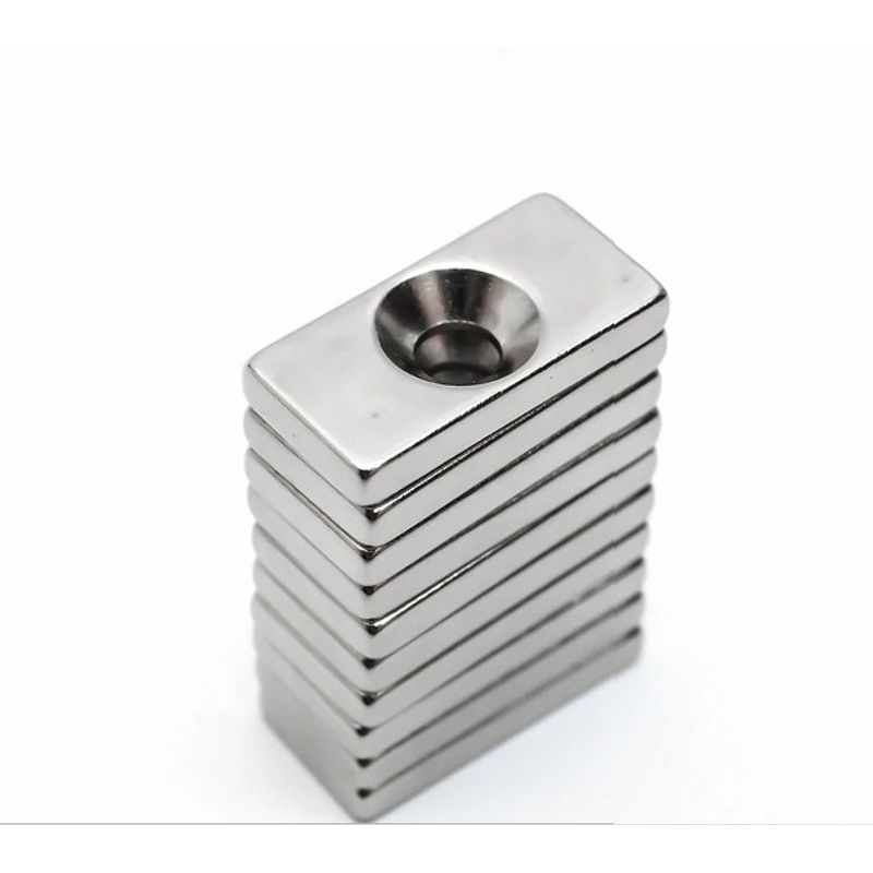 Casa si Gradina - Mobilier - Feronerie si accesorii mobila - Magnet puternic neodim bloc 20 mm x 10 mm x 3 mm cu gaura de sustinere de 4 mm diametru - Infinity.ro