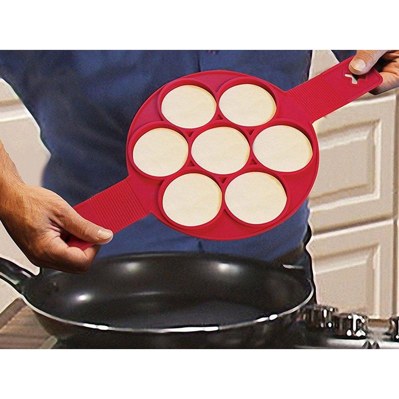 Casa si Gradina - Mobilier - Seturi de mobilier - Seturi bucatarie - Forma de silicon cu 7 compartimente, pentru gatit oua si clatite, Diametru 23 cm, Rosu - Infinity.ro