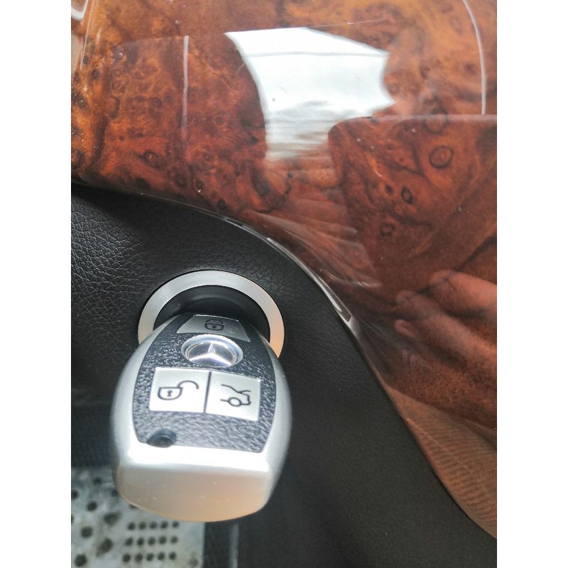 Auto si Moto - Electronice auto - Accesorii electronice auto - Husa argintiu cu insertii piele pentru cheie Mercedes Benz A B C E GL S GLA GLK CLS Class AMG W204 W205 W212 - Infinity.ro