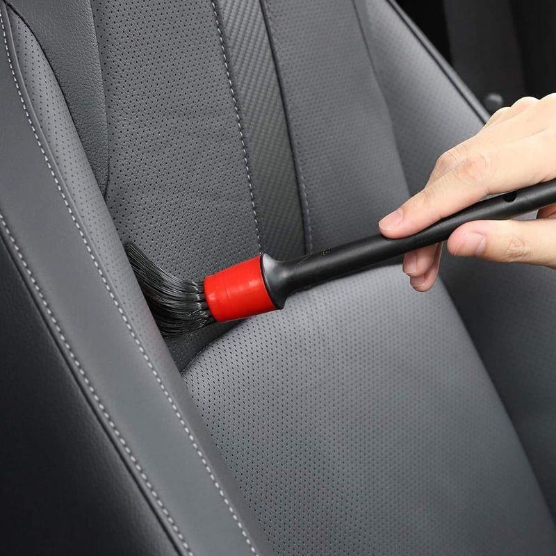 Auto si Moto - Intretinere auto - Produse curatare auto - Set 5 pensule detailing auto, pentru curatare interior-exterior masina, poliester, negru-rosu - Infinity.ro