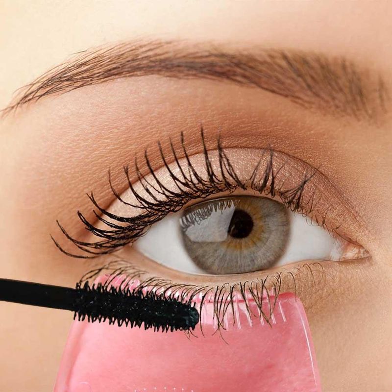 Ingrijire personala si Cosmetice - Machiaj - Accesorii machiaj - Instrument 3 in 1, Pentru Rimel Ochi Inferior si Superior si Perie, Roz - Infinity.ro