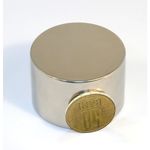 Casa si Gradina - Constructii - Feronerie si accesorii - Suruburi, dibluri si accesorii uz general - Magnet disc puternic neodim 45x30mm forta 70kg - Infinity.ro