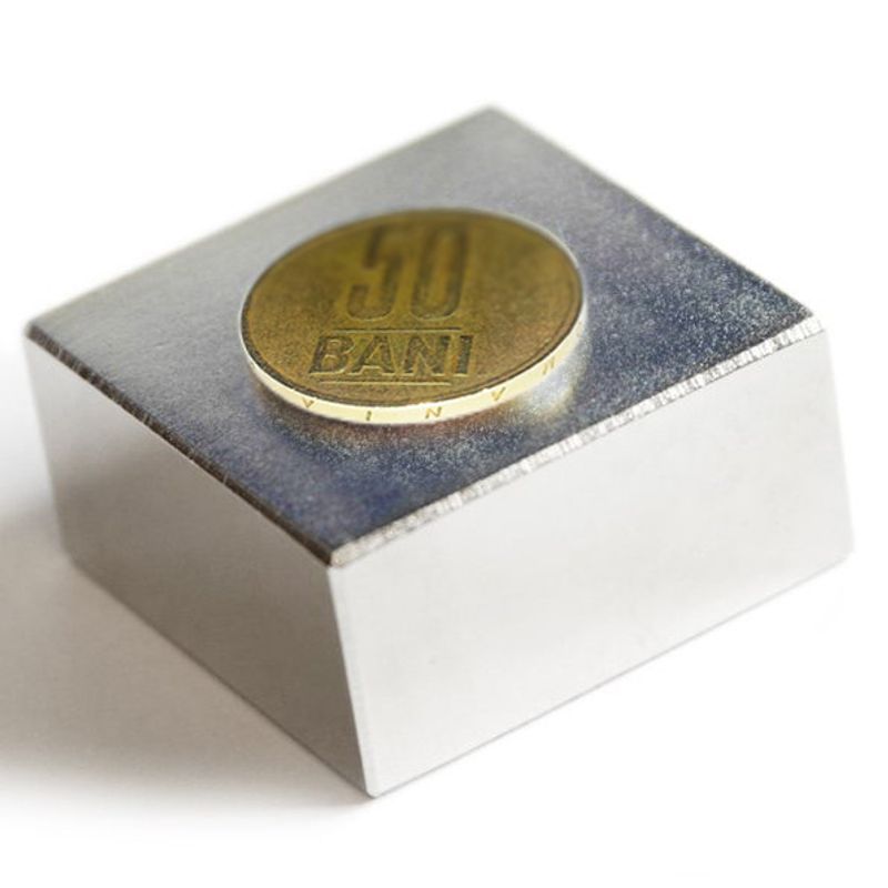 Casa si Gradina - Constructii - Feronerie si accesorii - Suruburi, dibluri si accesorii uz general - Magnet Neodim puternic, 60 Kg forta, forma de bloc, 40mm x 40mm x 20mm, recomandat pentru atractie - Infinity.ro