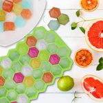 Casa si Gradina - Bucatarie si vesela - Accesorii bar - Forme cuburi de gheata - Set 2 tavi pentru cuburi de gheata, Forma hexagon, 37 cuburi, Silicon, 20.8x12.5x2.5 cm, Verde - Infinity.ro