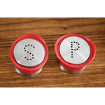 Casa si Gradina - Bucatarie si vesela - Ustensile bucatarie - Rasnite si dozatoare condimente - Set 2 Solnite Sare si Piper cu Suport Elegant din Inox, Culoare Rosu ABYZ accesorii Practice si Moderne pentru Bucatarie - Infinity.ro