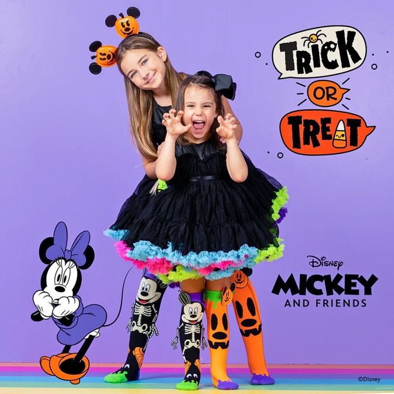 Fashion, accesorii si bijuterii - Copii - Lenjerie si pijamale copii - Sosete si dresuri copii - Sosete lungi colorate Madmia unisex fantasy Mickey Glow 6-99 ani - Infinity.ro