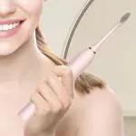 Ingrijire personala si Cosmetice - Igiena dentara - Periute de dinti electrice - Periuta de dinti electrica ABYZ cu 4 capete interschimbabile si incarcare USB, Culoare roz, design modern si functional - Infinity.ro