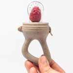 Jucarii, Copii si Bebe - Hrana si alaptare - Biberoane, suzete si accesorii hranire - Suzete si accesorii - Suzeta pentru fructe si legume Babysnugg, Sand, fara BPA - Infinity.ro