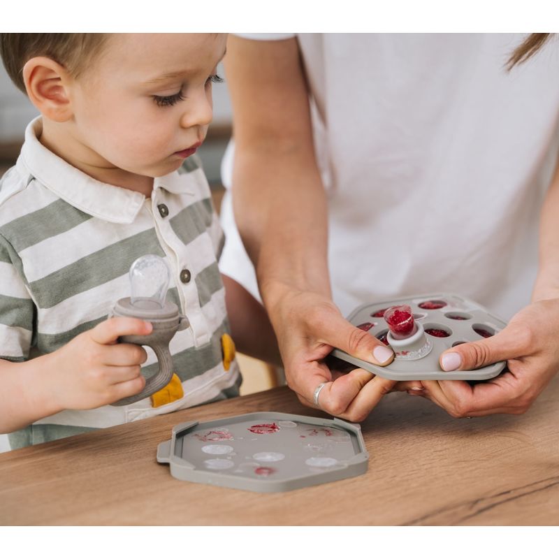 Jucarii, Copii si Bebe - Hrana si alaptare - Biberoane, suzete si accesorii hranire - Suzete si accesorii - Suzeta pentru fructe si legume Babysnugg, Oatmeal, fara BPA - Infinity.ro