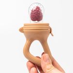 Jucarii, Copii si Bebe - Hrana si alaptare - Biberoane, suzete si accesorii hranire - Suzete si accesorii - Suzeta pentru fructe si legume Babysnugg, Caramel, fara BPA - Infinity.ro