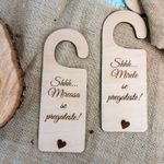 Casa si Gradina - Gradina si terasa - Decoratiuni exterior - Ornamente gradina - Set 2 Agatatoare HH1632 Decor Semn de Usa din lemn Personalizat Mire si Mireasa - Infinity.ro