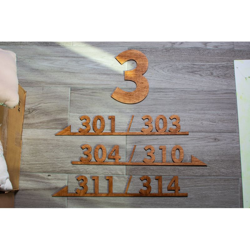 Casa si Gradina - Gradina si terasa - Decoratiuni exterior - Ornamente gradina - Semn Numere de Camera Etaj HH1656 Personalizabil pentru Hol 38x42cm - Infinity.ro