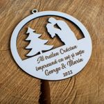 Casa si Gradina - Decoratiuni - Decoratiuni de sezon - Glob de Craciun cu Nume Personalizat HH1628 din Lemn Model Craciun Impreuna - Infinity.ro