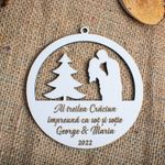 Casa si Gradina - Decoratiuni - Decoratiuni de sezon - Glob de Craciun cu Nume Personalizat HH1628 din Lemn Model Craciun Impreuna - Infinity.ro