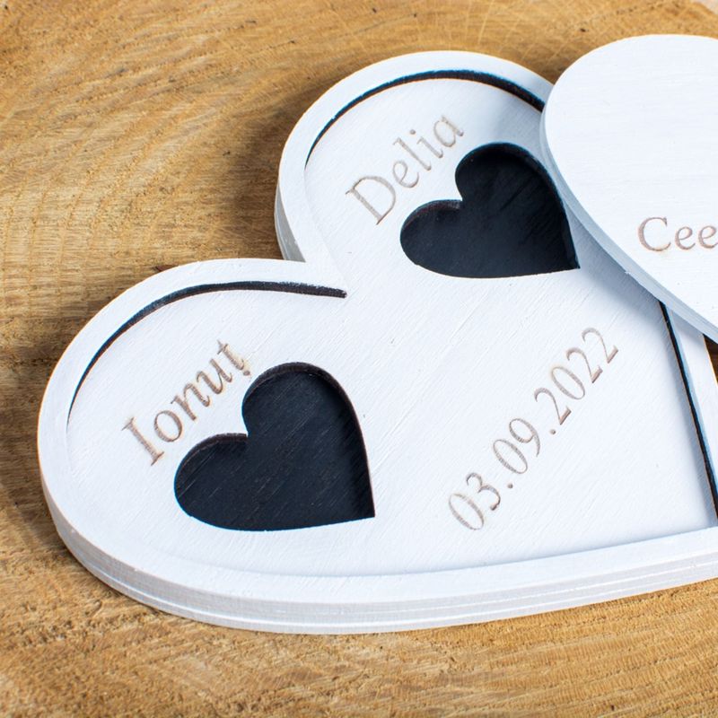 Fashion, accesorii si bijuterii - Femei - Bijuterii femei - Cutii bijuterii - Cutie de Bijuterii Verighete Personalizata HH1602 din Lemn Alba Inima 14x12 cm - Infinity.ro