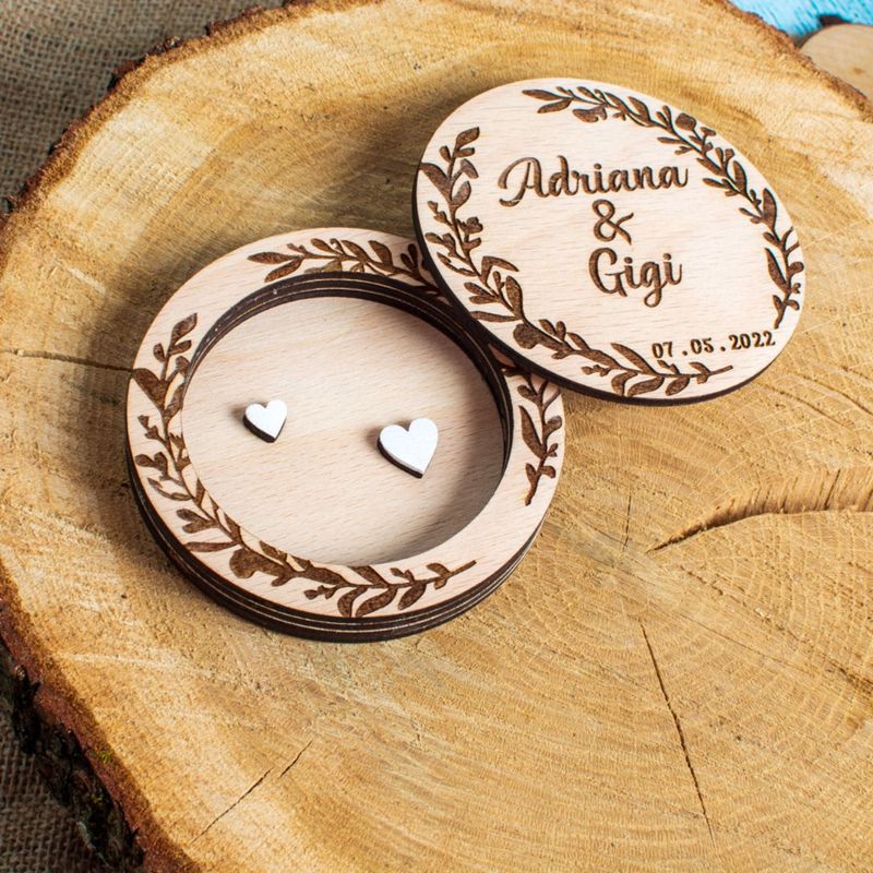 Fashion, accesorii si bijuterii - Femei - Bijuterii femei - Cutii bijuterii - Cutie Verighete Rotunda Personalizata HH1633 din Lemn 10x10 cm - Infinity.ro