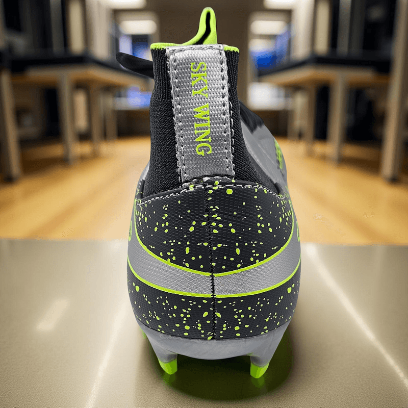 Sport si Outdoor - Echipament Sportiv - Incaltaminte sport - Pantofi sport - Ghete de fotbal Sky Wing C9838, cu glezniera si crampoane, pentru iarba sau sintetic 33 argintiu - Infinity.ro