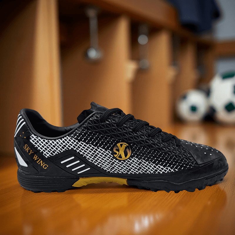 Sport si Outdoor - Echipament Sportiv - Incaltaminte sport - Pantofi sport - Ghete de fotbal Sky Wing, 9895 pentru teren sintetic, cusute in varf 36 negru - Infinity.ro