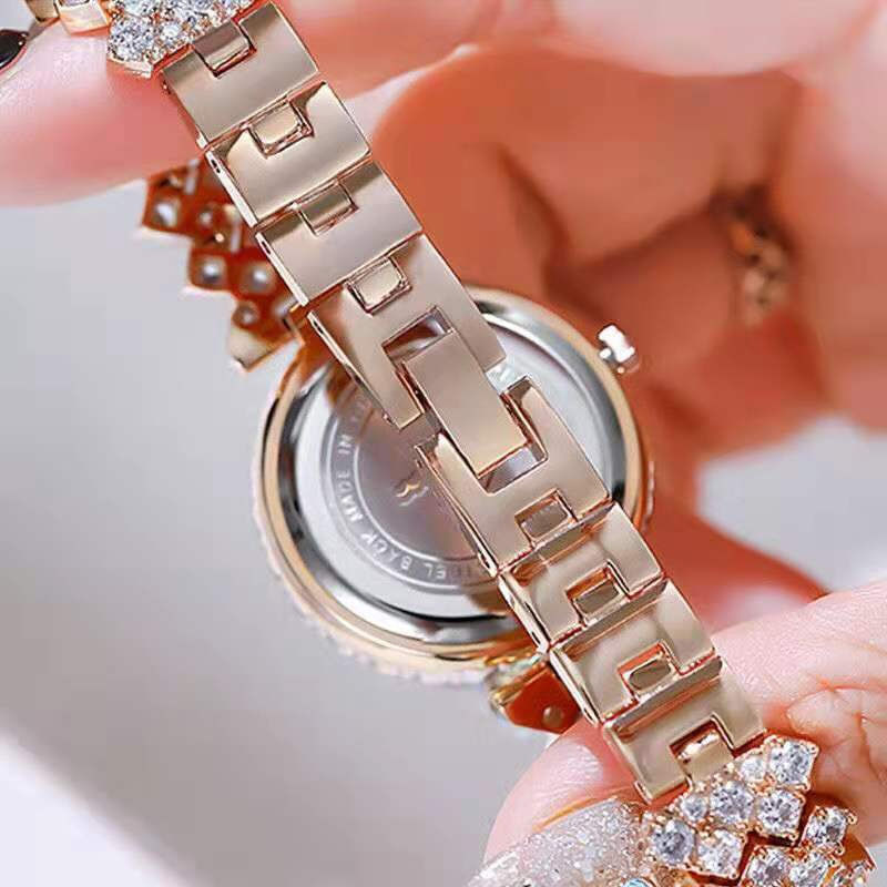 Fashion, accesorii si bijuterii - Femei - Bijuterii femei - Ceasuri femei - Set cadou cu ceas de dama Geneva Crystal auriu roze si bratara - Infinity.ro