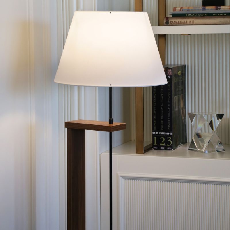 Casa si Gradina - Corpuri si surse de iluminat - Veioze si lampi - Lampadare - Lampadar, Opviq, lemn, bej si lemn, 21x38 cm, inaltime 150 cm - Infinity.ro