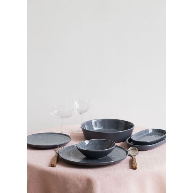 Casa si Gradina - Bucatarie si vesela - Vesela si tacamuri - Farfurii si boluri - Farfurie de servire, Hermia, ceramica, gri, 30x30x1 cm - Infinity.ro