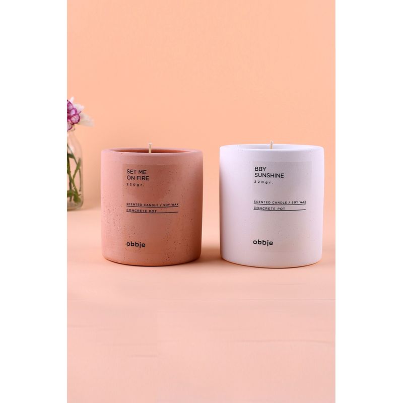 Casa si Gradina - Decoratiuni - Aromaterapie si lumanari - Lumanari si candele - Lumanare parfumata, Aberto Design, beton, roz, 8.5x9 cm, mar si scortisoara - Infinity.ro