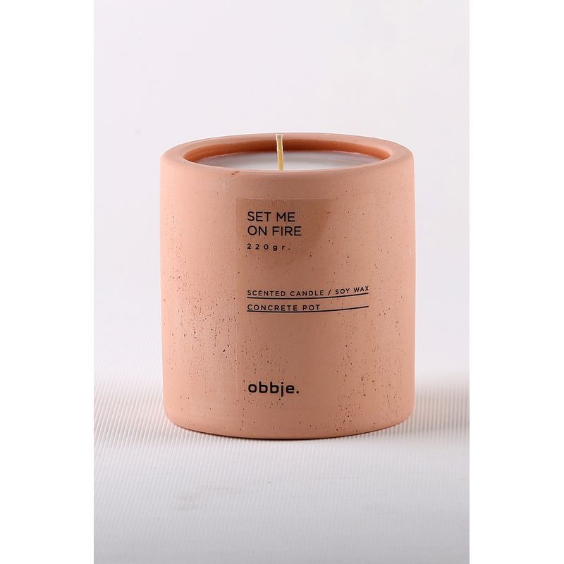 Casa si Gradina - Decoratiuni - Aromaterapie si lumanari - Lumanari si candele - Lumanare parfumata, Aberto Design, beton, roz, 8.5x9 cm, mar si scortisoara - Infinity.ro