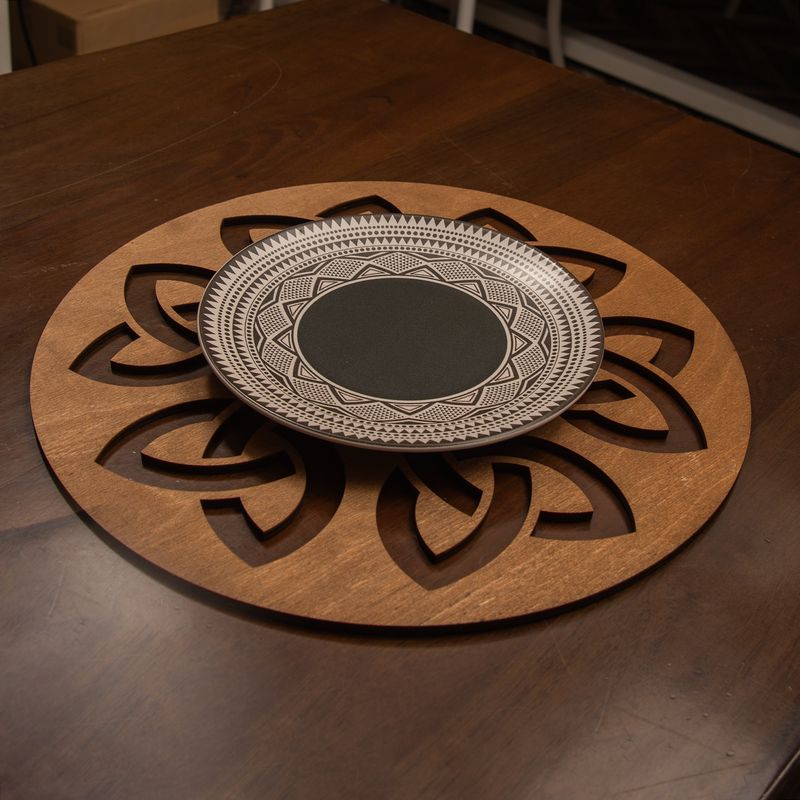 Casa si Gradina - Bucatarie si vesela - Organizare si depozitare bucatarie - Suporturi tacamuri si vase - Set suporturi de masa, Hermia, lemn, nuc, 36x36 cm, 4 piese - Infinity.ro