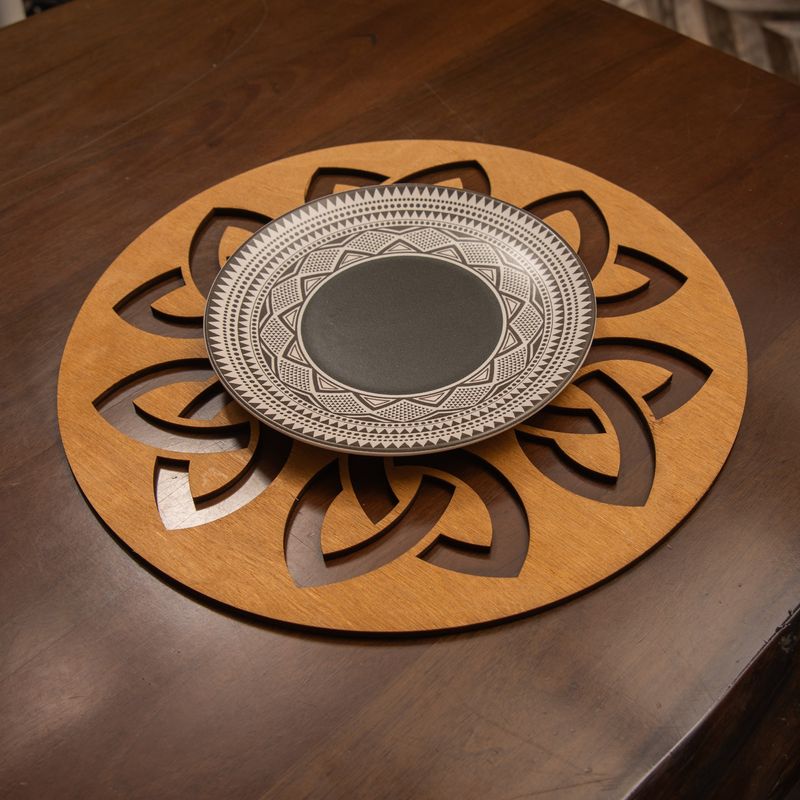 Casa si Gradina - Bucatarie si vesela - Organizare si depozitare bucatarie - Suporturi tacamuri si vase - Set suporturi de masa, Hermia, lemn, nuc, 36x36 cm, 4 piese - Infinity.ro