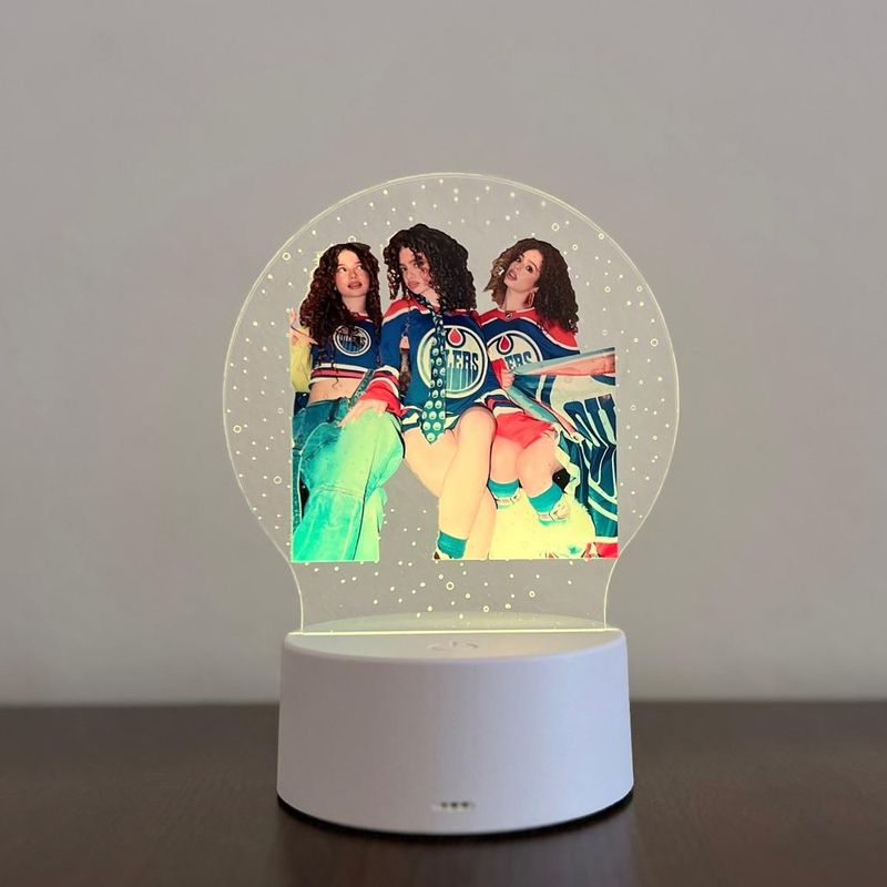 Casa si Gradina - Corpuri si surse de iluminat - Veioze si lampi - Lampi de veghe copii - Lampa De Veghe LED, The Kalogeras sisters, 7 Culori, Lumina Ambientala, Alimentare USB sau 3 baterii AA - Infinity.ro