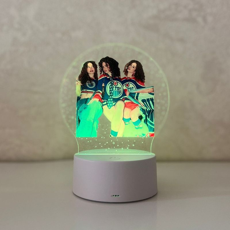 Casa si Gradina - Corpuri si surse de iluminat - Veioze si lampi - Lampi de veghe copii - Lampa De Veghe LED, The Kalogeras sisters, 7 Culori, Lumina Ambientala, Alimentare USB sau 3 baterii AA - Infinity.ro