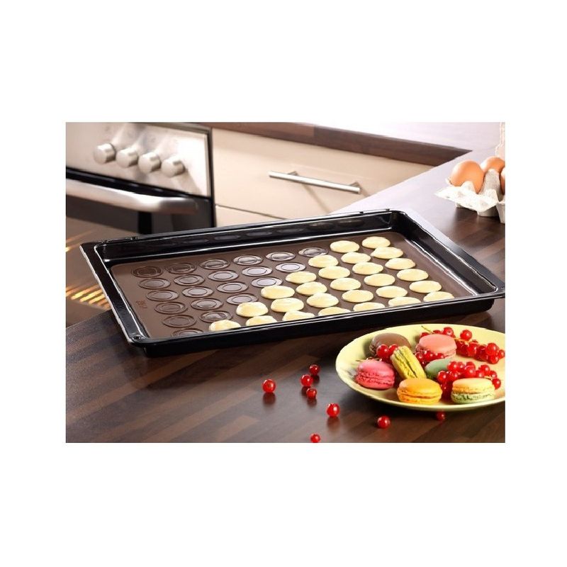 Casa si Gradina - Bucatarie si vesela - Ustensile bucatarie - Forme prajituri - Covor din silicon pentru  Macarons, 48 de cavitati, Maro, 38 cm, 383COF - Infinity.ro