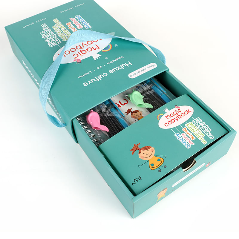 Carti si Birotica - Carti - Manuale si auxiliare scolare - Caiete speciale - Set 5 caiete de lucru reutilizabile cu adancituri - invat sa scriu, litere, cifre, figuri geometrice, 2 pixuri, rezerve, - Infinity.ro