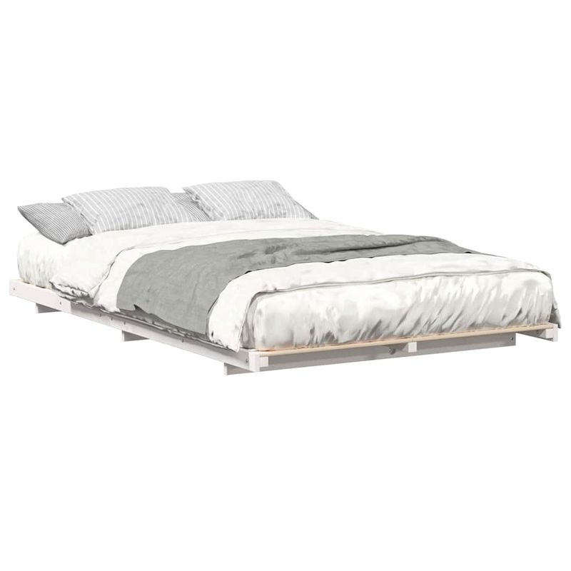 Casa si Gradina - Mobilier - Paturi si accesorii - Paturi - Cadru de pat de podea Alb 135 x 190 cm Lemn masiv de pin - Infinity.ro
