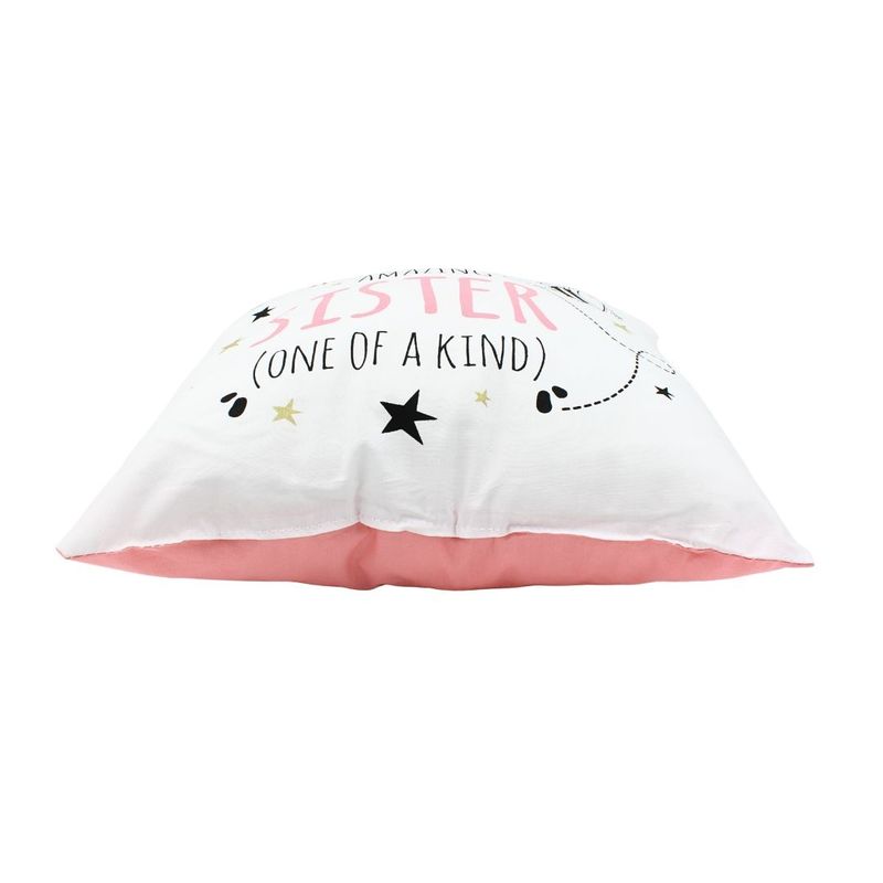 Casa si Gradina - Textile si covoare - Perne si pilote - Perne decorative - Perna decorativa Nekupto - "Absolutely Amazing Sister", 30x30 cm, bumbac - Infinity.ro