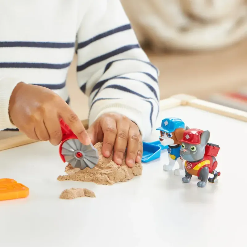 Jucarii, Copii si Bebe - Jucarii si jocuri - Figurine - Patrula Catelusilor Rubble Si Echipa Charger Si Wheeler Constructie Cu Nisip Kinetic - Infinity.ro