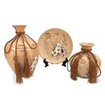 Casa si Gradina - Decoratiuni - Obiecte decorative - Vaze si boluri decorative - Set 2 vaze decorative si farfurie din ceramica, Flori, Crem, 446H-2 - Infinity.ro