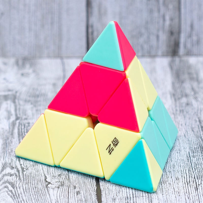 Jucarii, Copii si Bebe - Jucarii si jocuri - Jucarii & jocuri educative - Jocuri de memorie si inteligenta - Cub Magic 3x3x3, QiYi Qi Ming Pyraminx Neon SpeedCube, Stickerless, 420CUB-1 - Infinity.ro