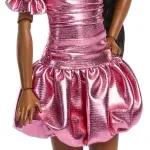 Jucarii, Copii si Bebe - Jucarii si jocuri - Papusi si accesorii - Papusi - Papusi Barbie Deluxe Style Rochie Roz Metalizat Coral - Infinity.ro