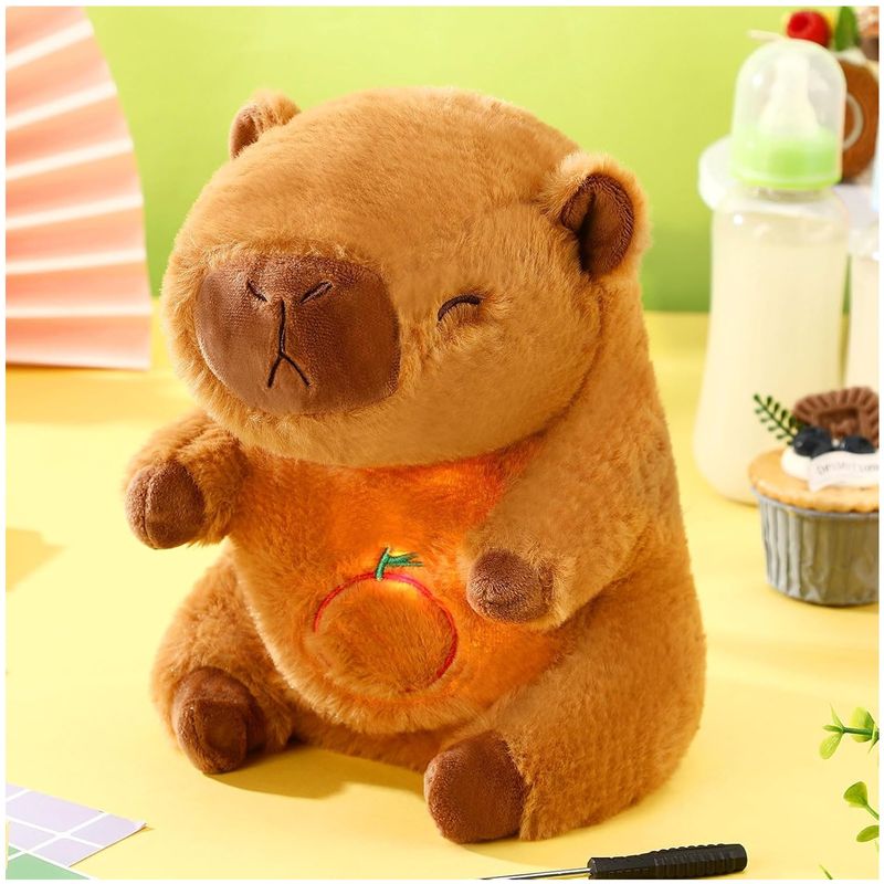 Jucarii, Copii si Bebe - Jucarii si jocuri - Jucarii de plus - Jucarie de plus Capibara KidMania® cu functie de respiratie, melodii si lumina pentru copii, 25 cm, maro - Infinity.ro