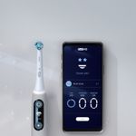 Ingrijire personala si Cosmetice - Igiena dentara - Periute de dinti electrice - Periuta de dinti electrica Oral-B iO6 cu tehnologie magnetica si micro-vibratii, inteligenta artificiala, display led - Infinity.ro