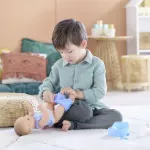 Jucarii, Copii si Bebe - Jucarii si jocuri - Papusi si accesorii - Papusi - Corolle Mgp Bebelusul Paul Cu Accesorii 36cm - Infinity.ro