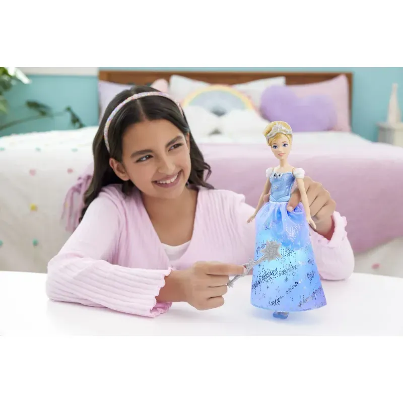 Jucarii, Copii si Bebe - Jucarii si jocuri - Papusi si accesorii - Papusi - Disney Princess Papusa Cenusareasa Interactiva Cu Rochie Luminoasa - Infinity.ro