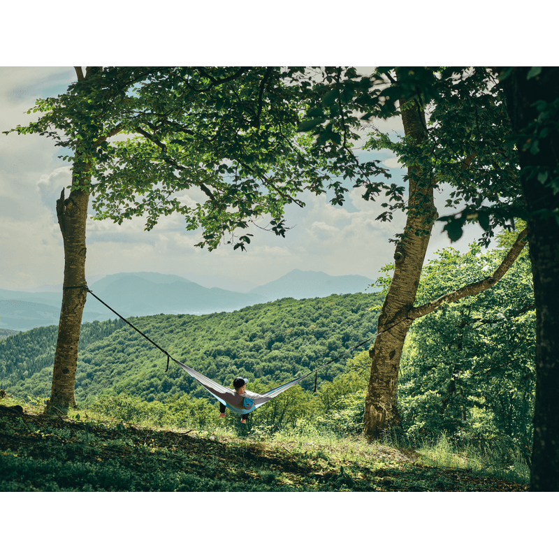 Casa si Gradina - Gradina si terasa - Balansoare si hamace - Hamace si suporturi - Hamac hikerjoy din material reciclat, usor, , 270x140 cm, doua curele de prindere si carabine incluse, albastru cu gri - Infinity.ro