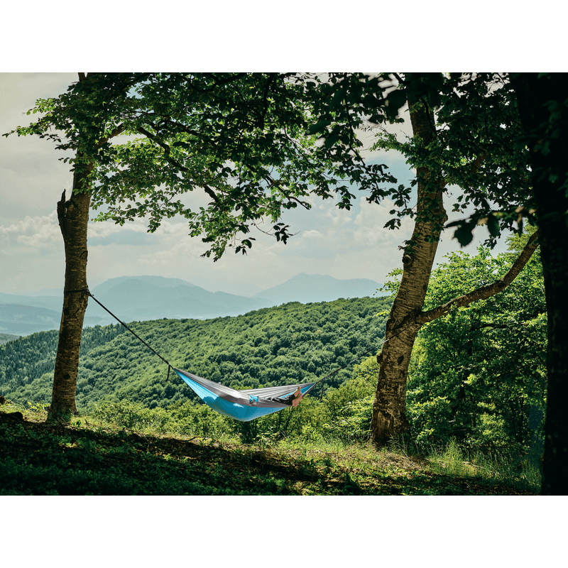 Casa si Gradina - Gradina si terasa - Balansoare si hamace - Hamace si suporturi - Hamac hikerjoy din material reciclat, usor, , 270x140 cm, doua curele de prindere si carabine incluse, albastru cu gri - Infinity.ro