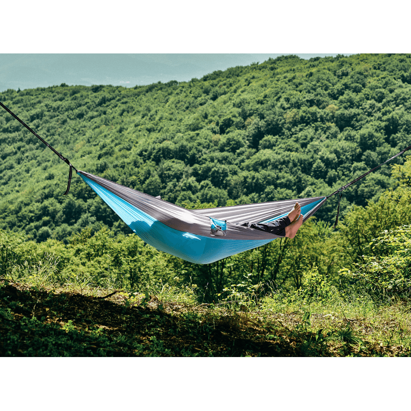 Casa si Gradina - Gradina si terasa - Balansoare si hamace - Hamace si suporturi - Hamac hikerjoy din material reciclat, usor, , 270x140 cm, doua curele de prindere si carabine incluse, albastru cu gri - Infinity.ro