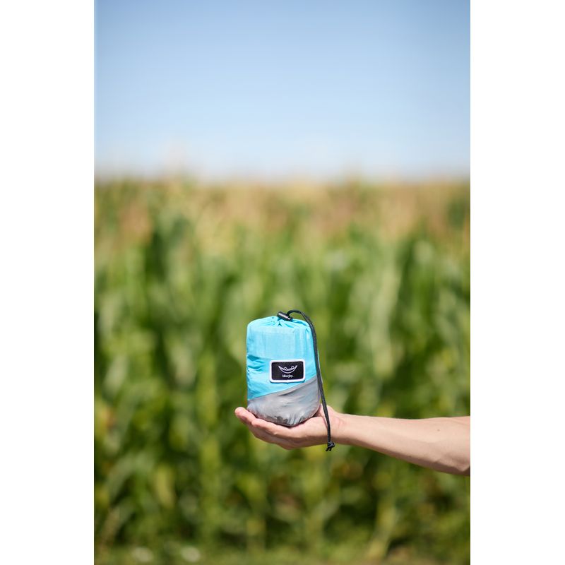 Casa si Gradina - Gradina si terasa - Balansoare si hamace - Hamace si suporturi - Hamac hikerjoy din material reciclat, usor, , 270x140 cm, doua curele de prindere si carabine incluse, albastru cu gri - Infinity.ro